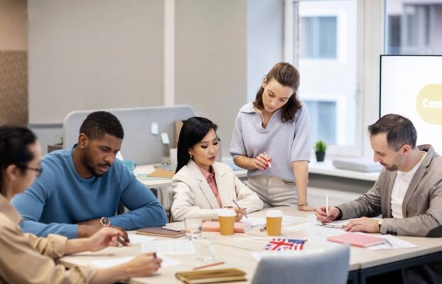 Inglés en empresas: por qué es importante y cómo se utiliza a diario
